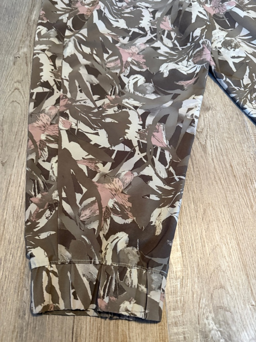 Columbia Women's Pleasant Creek Joggers, featuring a camouflage floral pattern - Picture 8 of 11